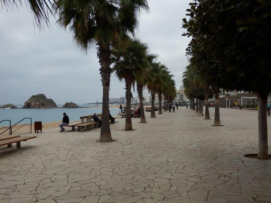 Apartamento Blanes Playa Bagian luar foto