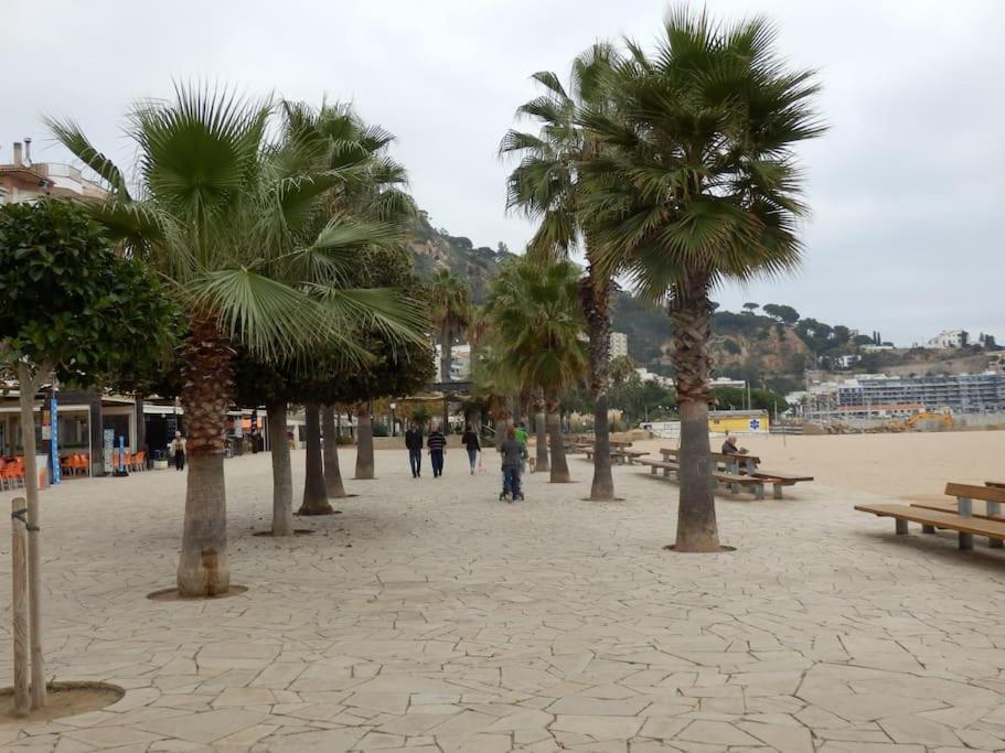 Apartamento Blanes Playa Bagian luar foto